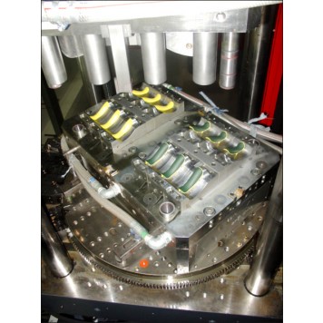 Double injection mould